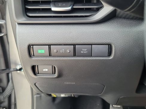 Used 2025 Nissan Sentra S FWD image 17