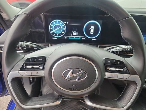 Certified 2023 Hyundai Elantra SEL w/ Convenience Package image 19