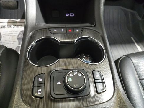 Used 2023 GMC Acadia SLT w/ Preferred Package image 28