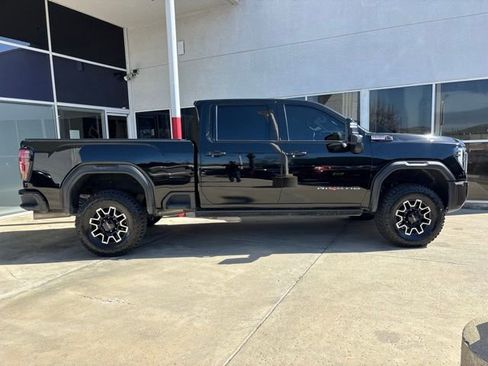 Used 2024 GMC Sierra 2500 AT4X image 5