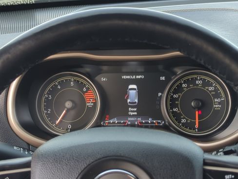 Used 2018 Jeep Cherokee Limited image 10