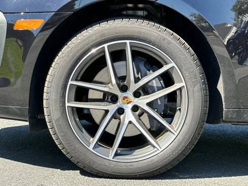 Used 2025 Porsche Macan image 31