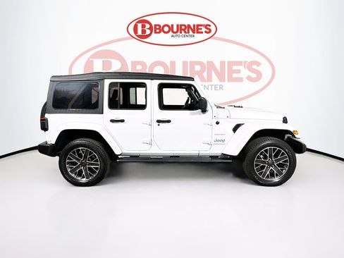Used 2023 Jeep Wrangler Unlimited Sahara AWD/4WD image 9