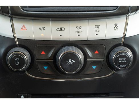 Used 2019 Dodge Journey SE FWD image 14