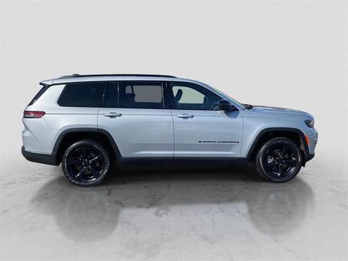 Used 2023 Jeep Grand Cherokee L Laredo image 8