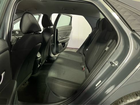 Used 2024 Hyundai Elantra SE FWD image 23