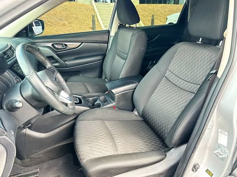Used 2018 Nissan Rogue SV FWD image 8
