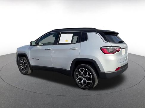 Used 2025 Jeep Compass Limited AWD/4WD image 10
