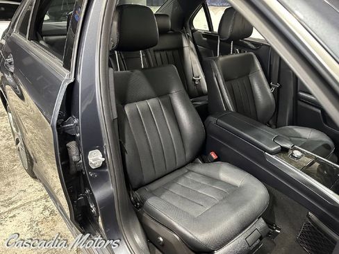 Used 2014 Mercedes-Benz E 550 4MATIC Sedan image 13