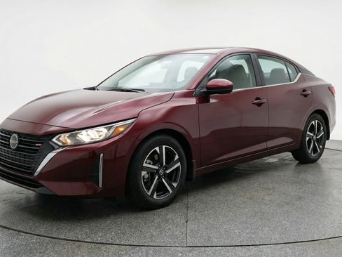 Used 2025 Nissan Sentra SV image 3