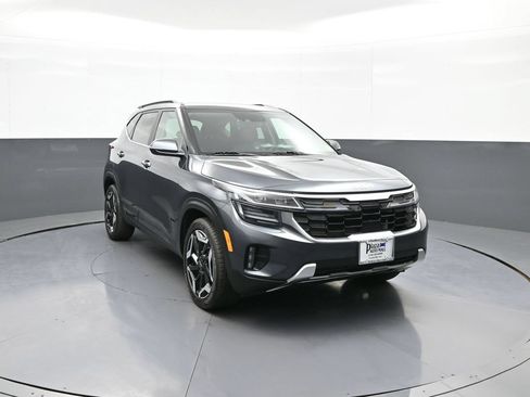 Certified 2025 Kia Seltos SX w/ SX Sunroof Package AWD/4WD image 3