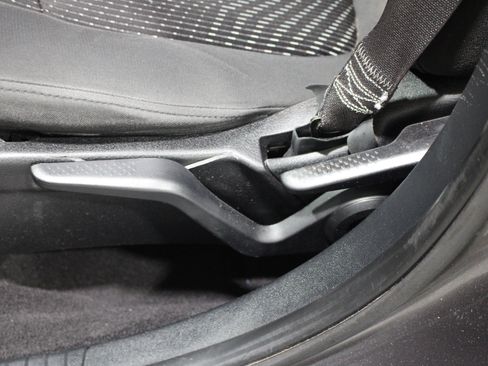 Used 2018 Dodge Journey SE w/ Blacktop Package FWD image 5