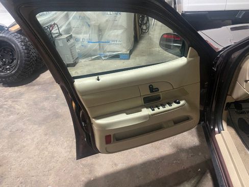 Used 2010 Ford Crown Victoria Police Interceptor image 7