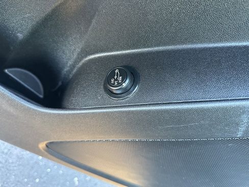 Used 2020 Chevrolet Equinox LT image 37