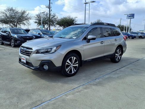 Used 2018 Subaru Outback 3.6R Limited image 3