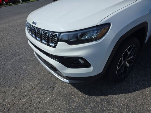 Used 2025 Jeep Compass Limited AWD/4WD image 9