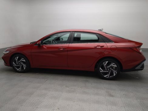 Used 2025 Hyundai Elantra SEL FWD image 3