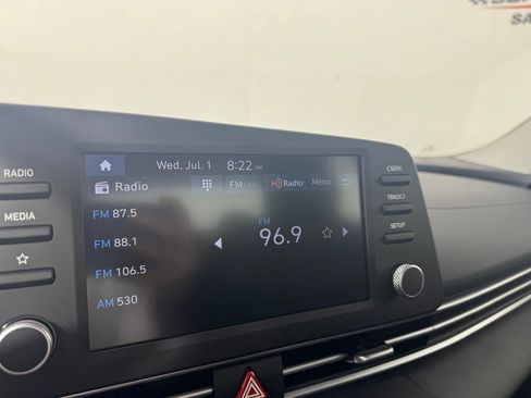 Used 2025 Hyundai Elantra SE FWD image 18