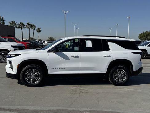 Certified 2025 Chevrolet Traverse LT image 2