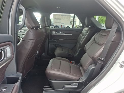 New 2026 Ford Explorer Platinum AWD/4WD image 6