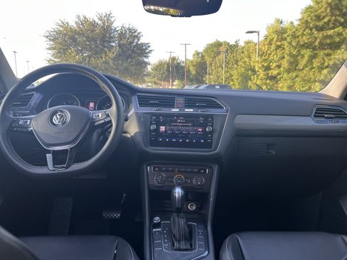Used 2021 Volkswagen Tiguan SE FWD image 22
