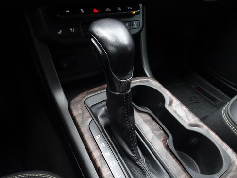 Used 2022 GMC Canyon Denali image 19