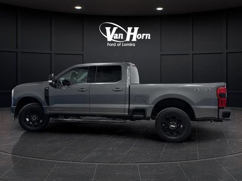 Used 2025 Ford F250 XLT w/ Black Appearance Package image 12