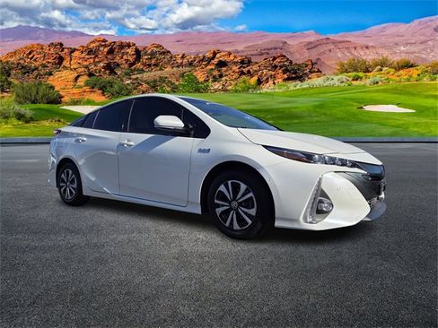 Used 2017 Toyota Prius Prime Advanced image 2