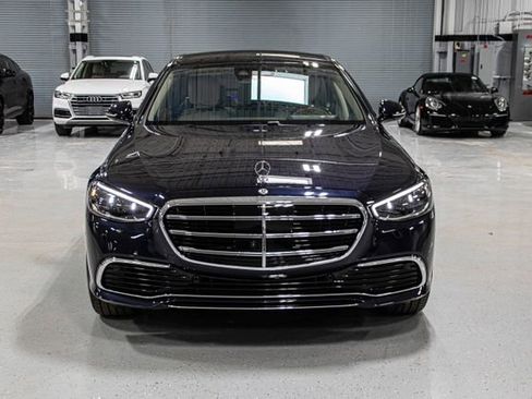 Used 2025 Mercedes-Benz S 580 4MATIC Sedan image 3