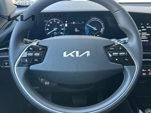 Certified 2024 Kia Niro Wind FWD image 25