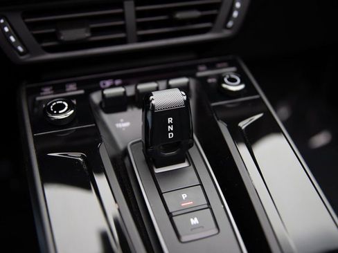 Certified 2025 Porsche 911 Carrera image 16