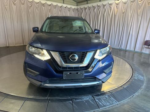 Used 2019 Nissan Rogue SV w/ Premium Package FWD image 2