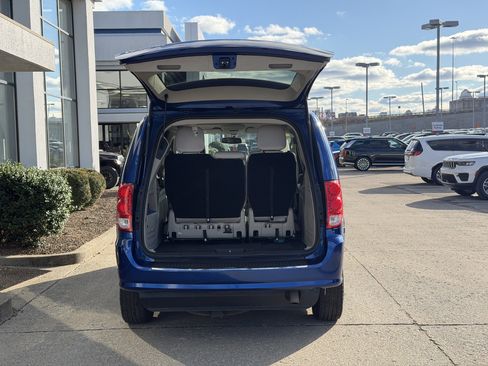 Used 2013 Dodge Grand Caravan SXT image 12
