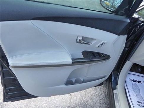 Used 2013 Toyota Venza XLE image 9