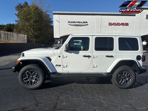 New 2026 Jeep Wrangler Unlimited Sahara AWD/4WD image 8