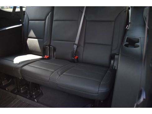 Used 2024 Chevrolet Suburban Z71 w/ Luxury Package AWD/4WD image 15