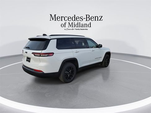 Used 2024 Jeep Grand Cherokee L Laredo image 8