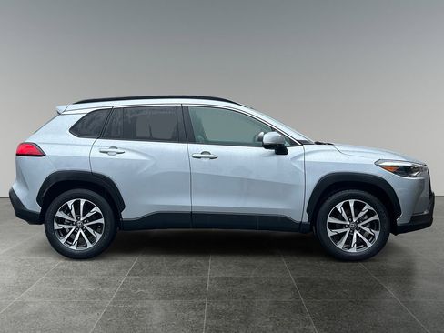 Used 2024 Toyota Corolla Cross XLE w/ Convenience Package image 8