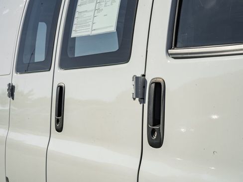 Used 2023 GMC Savana 2500 image 17