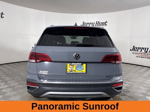 Used 2023 Volkswagen Taos SE AWD/4WD image 6