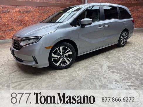 Used 2023 Honda Odyssey Touring image 1