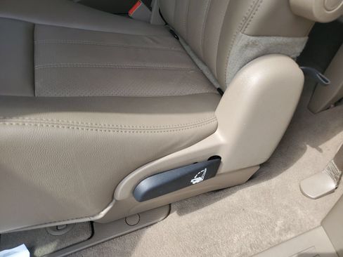 Used 2012 Chrysler Town & Country Touring w/ Entertainment Group #1 FWD image 14