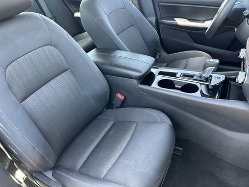Used 2024 Nissan Altima 2.5 SV FWD image 10