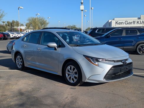 Used 2025 Toyota Corolla LE image 7