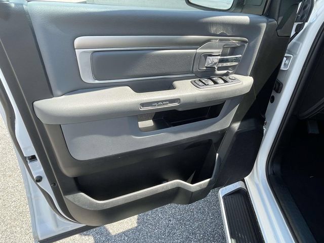 Used 2019 RAM 1500 Classic SLT AWD/4WD image 14