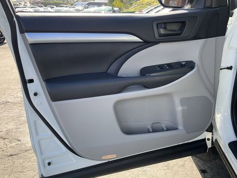Used 2018 Toyota Highlander Plus image 23