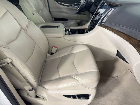 Used 2019 Cadillac Escalade ESV Premium Luxury image 30