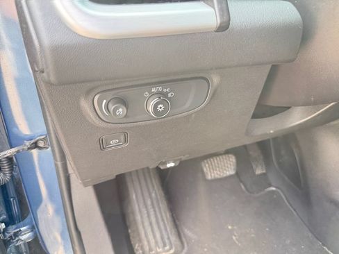 Used 2024 GMC Terrain SLE AWD/4WD image 17