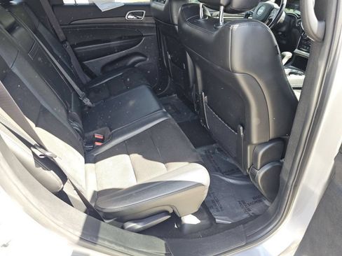 Used 2021 Jeep Grand Cherokee Laredo X AWD/4WD image 5
