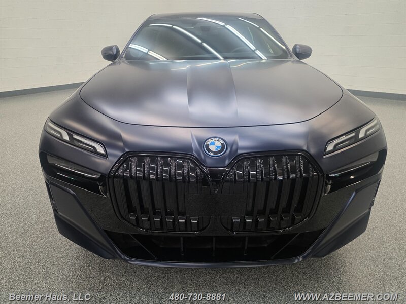 Used 2024 BMW i7 xDrive60 w/ M Sport Package RWD image 3